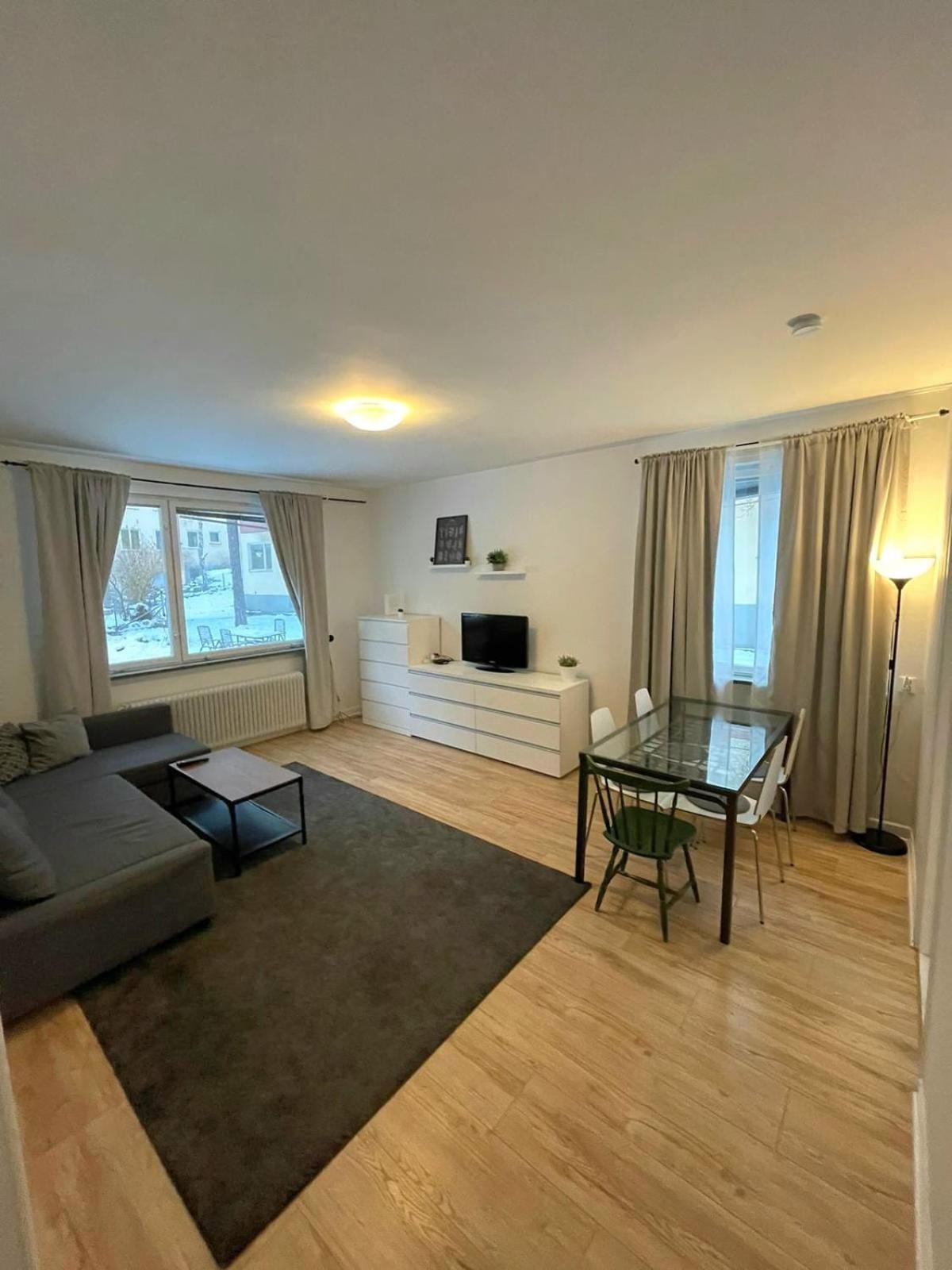 Apartmán Flatin Erbjuder Laegenheter I Soedra Stockholm Exteriér fotografie